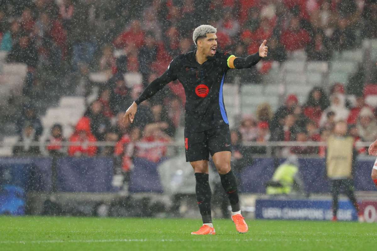 Araujo isi prelungeste contractul cu Barcelona Ce jucatori urmeaza