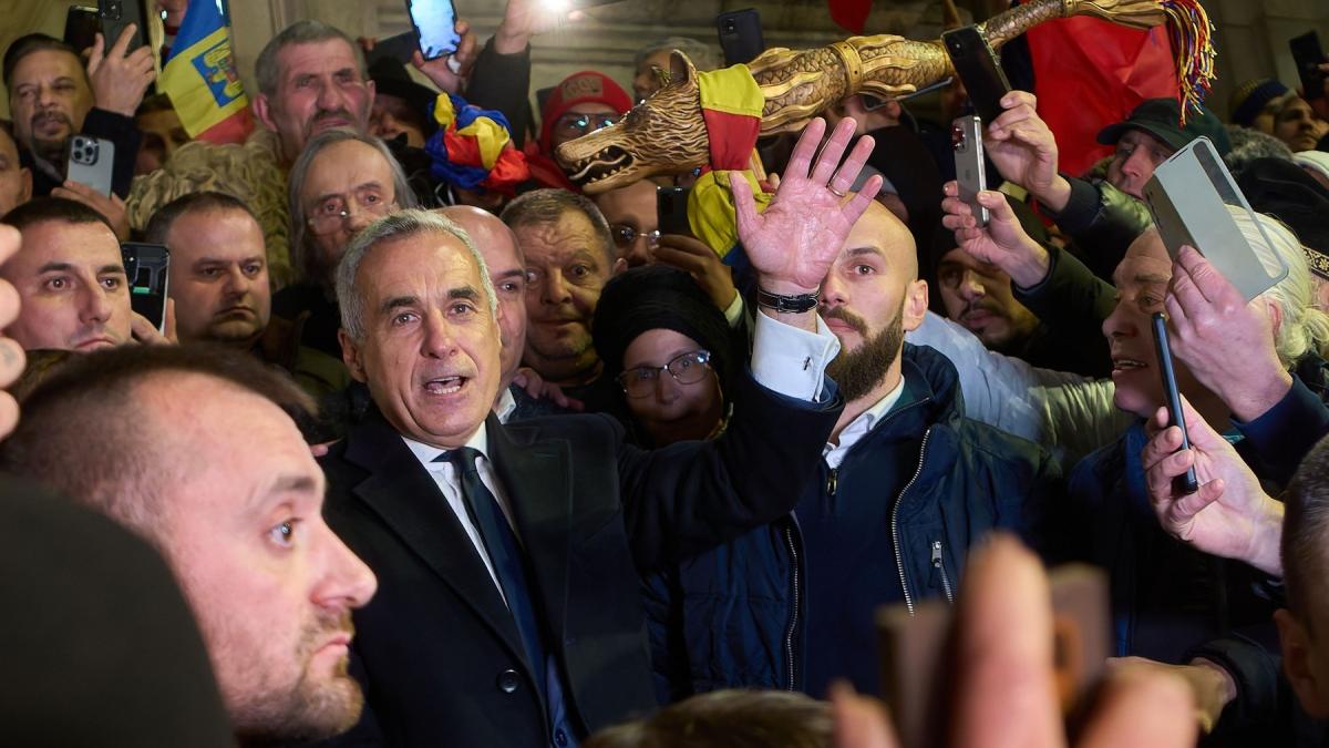 Calin Georgescu ii invita pe romani in strada Sa facem o hora in Piata Victoriei vin si eu 15 minute