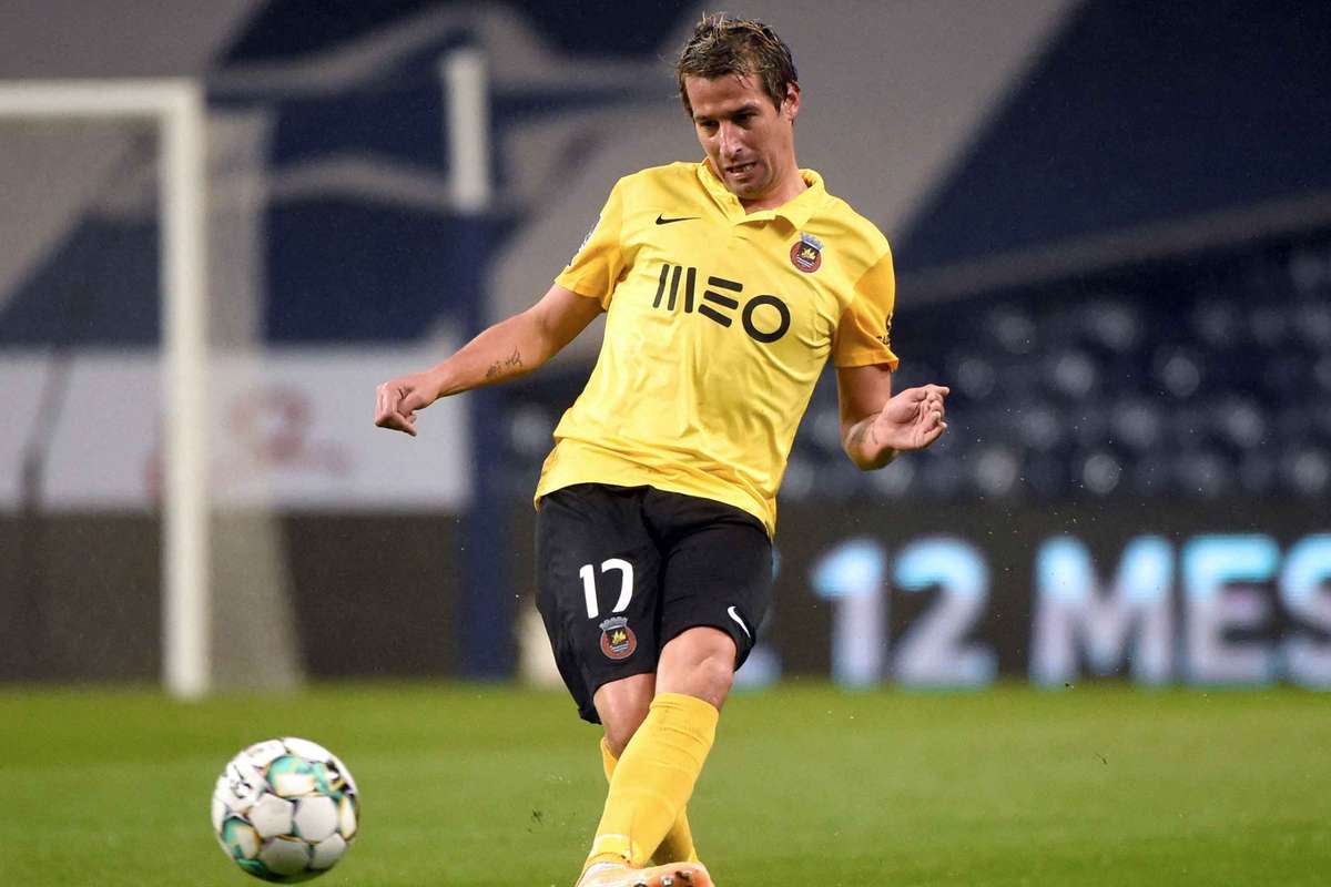 Fostul fotbalist Fabio Coentrao implicat in comert ilegal cu crustacee
