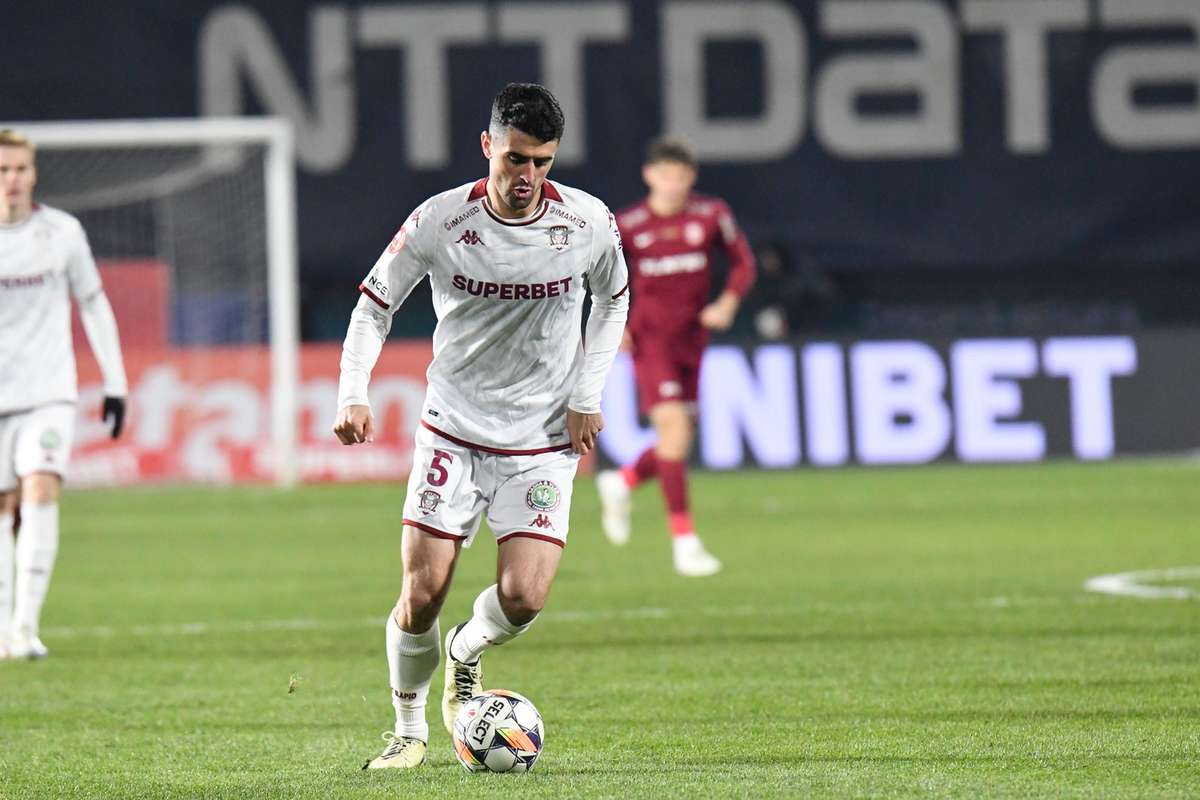 Un titular al Rapidului a ramas in Dubai Motivul