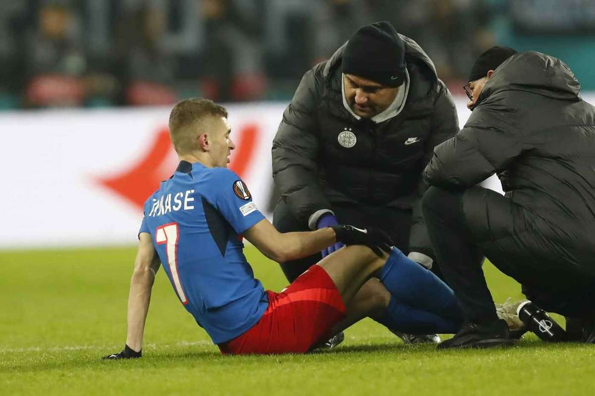 Alerta la FCSB Doi titulari s au accidentat cu PAOK