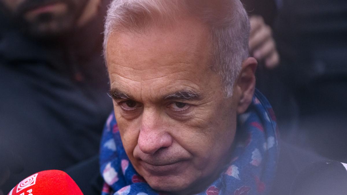 Calin Georgescu nu poate parasi tara si nici detine arme