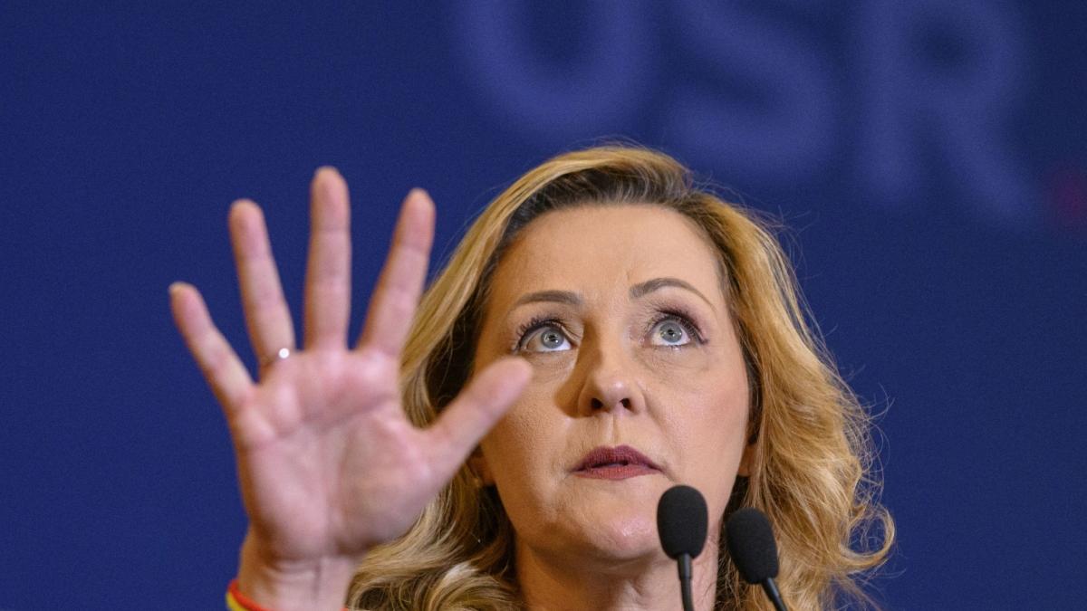 Elena Lasconi Oamenii vad intr un clovn o speranta