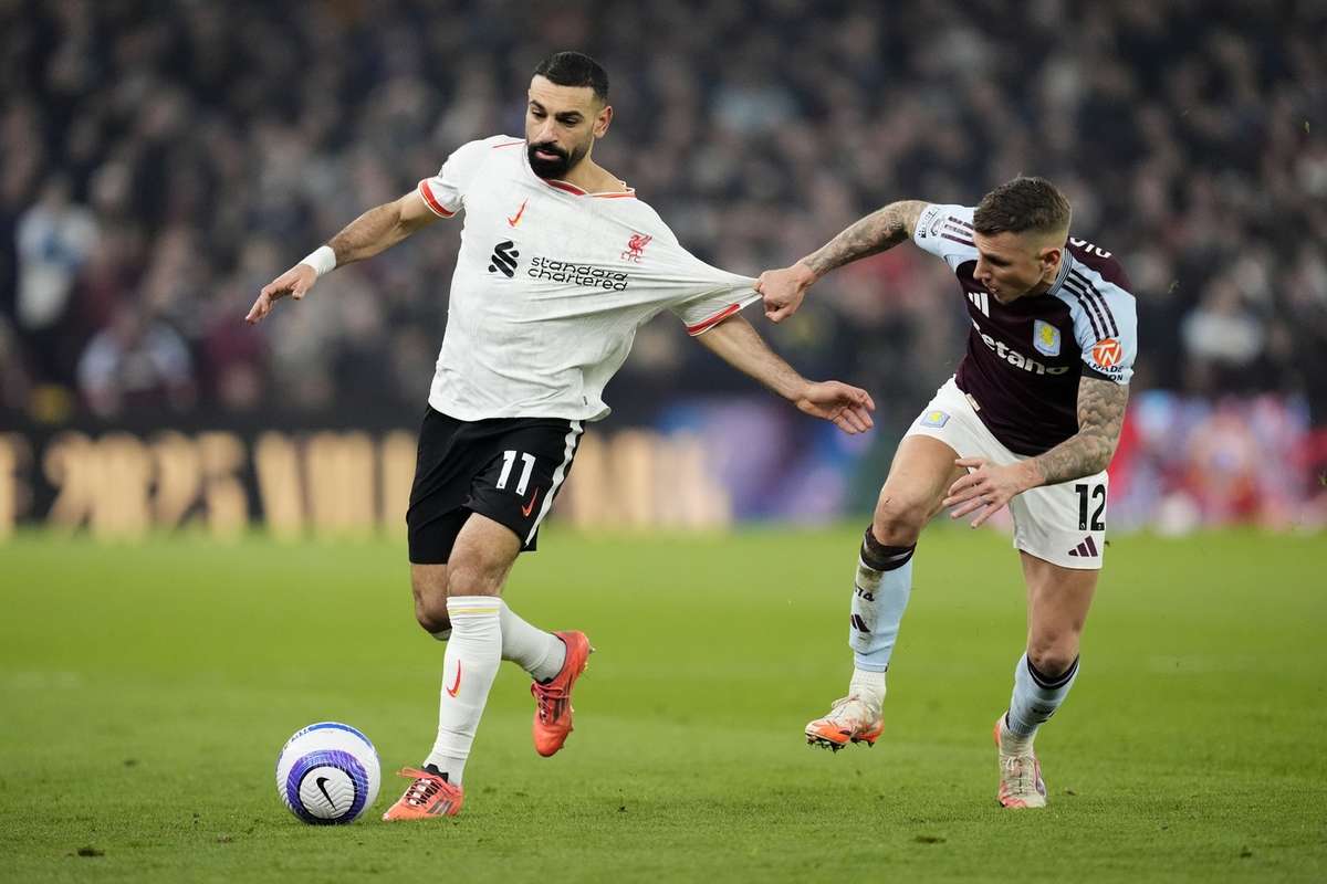 Liverpool obtine cu emotii un punct la Villa