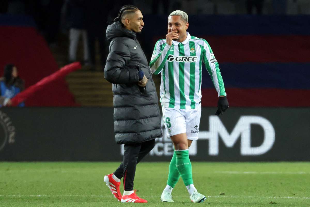 Oficial Barcelona rezilaza imprumutul lui Vitor Roque la Betis