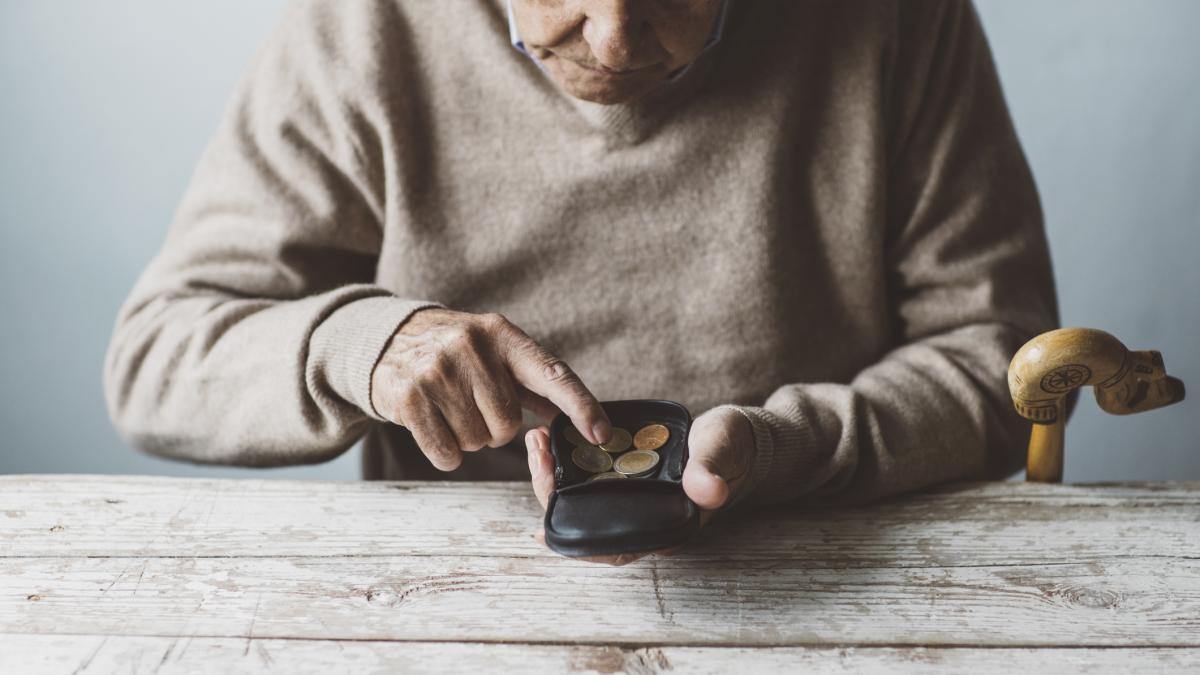 Pensionarii cu pensii mici vor primi 800 lei de la Guvern