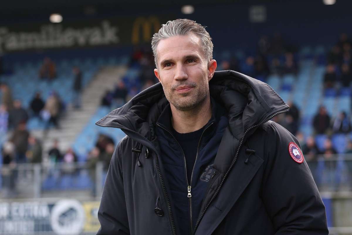 Robin van Persie gata sa semneze cu echipa din UCL