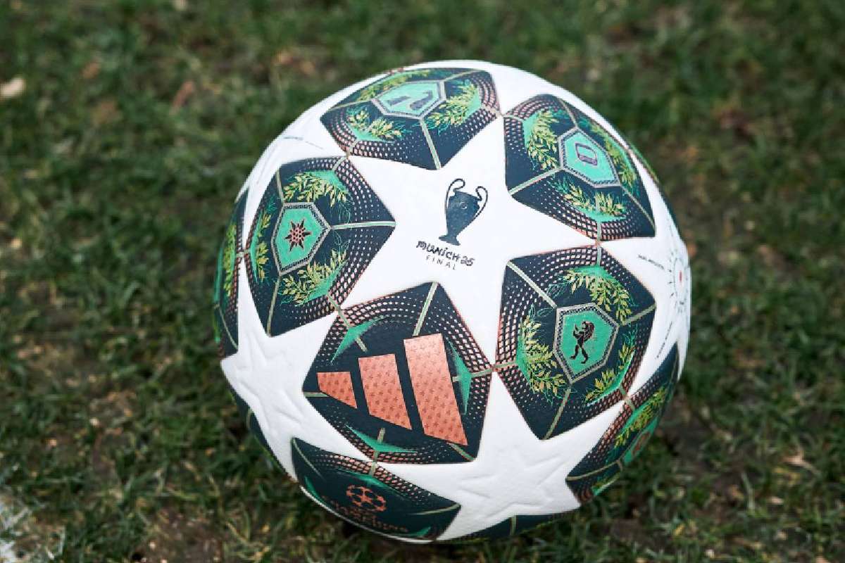 UEFA a dezvaluit mingea pentru fazele eliminatorii din Liga Campionilor