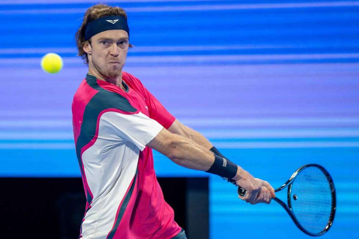 Urmarire tenis Medvedev in optimi Rublev eliminat Pegula vs Rus