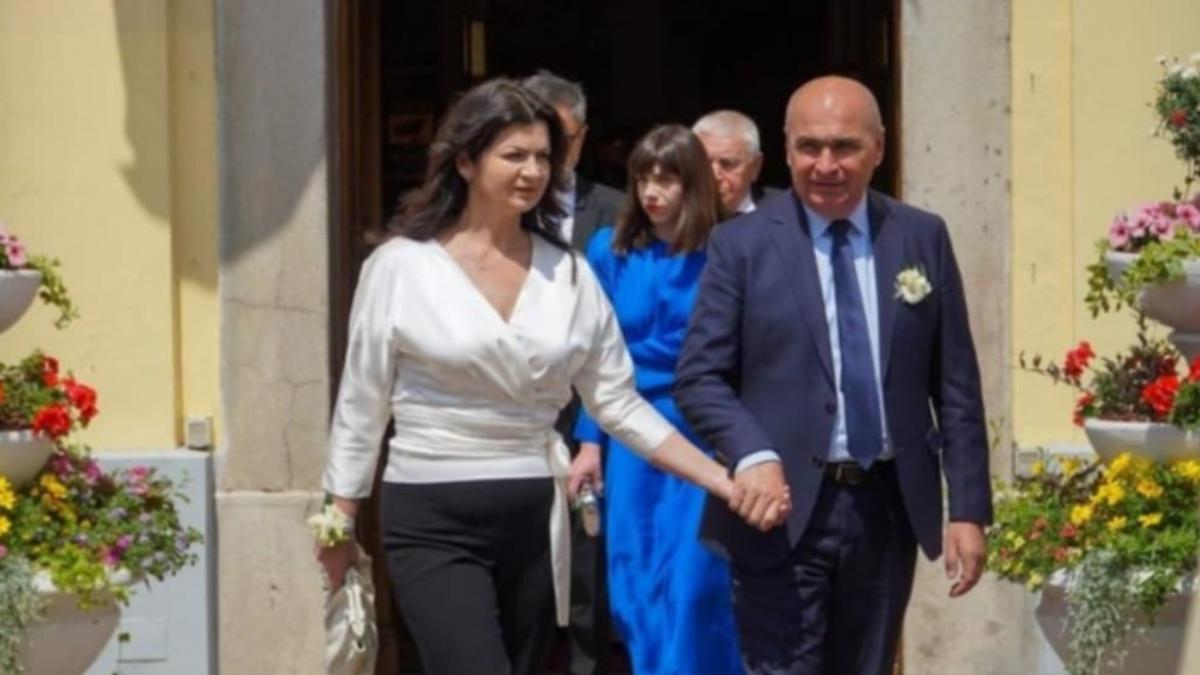Viata lui Ilie Bolojan de la Alesd la Cotroceni Cine este partenera presedintelui