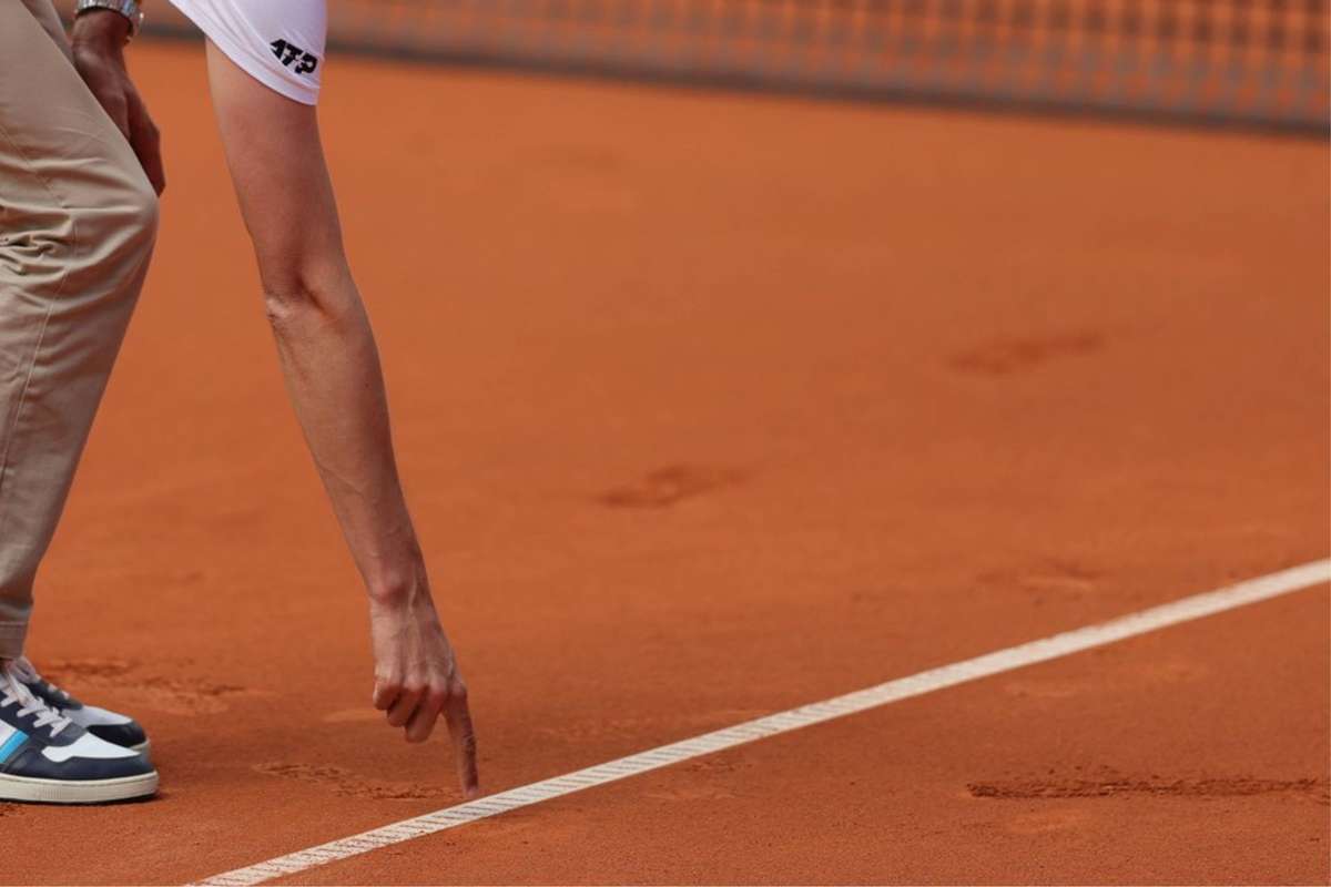 Arbitru de tenis suspendat 6 ani pentru trucare scoruri