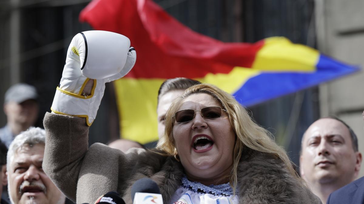 Candidatura Dianei Sosoaca contestata de un fost coleg Avem indoieli privind starea psihica