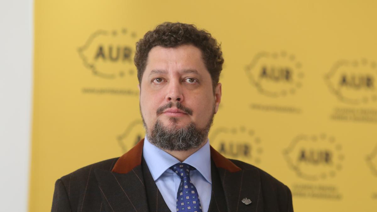 Claudiu Tarziu il critica pe Calin Georgescu pentru lipsa sustinerii fata de Simion AUR a protestat pentru el