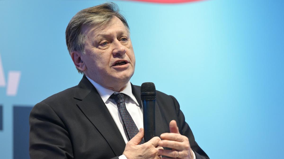 Crin Antonescu Romania poate progresa doar prin munca exporturi si fabrici care impulsioneaza tara