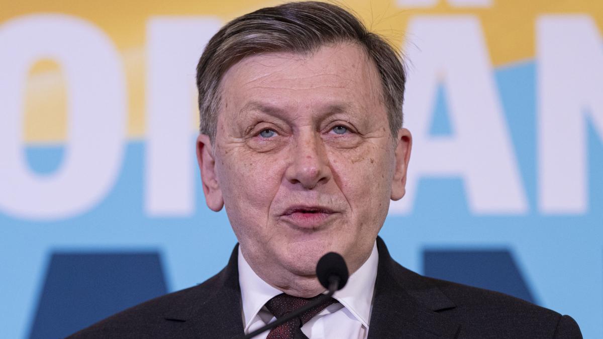 Crin Antonescu despre suveranisti E ca la parastas Oamenii se inghesuie fura din coliva