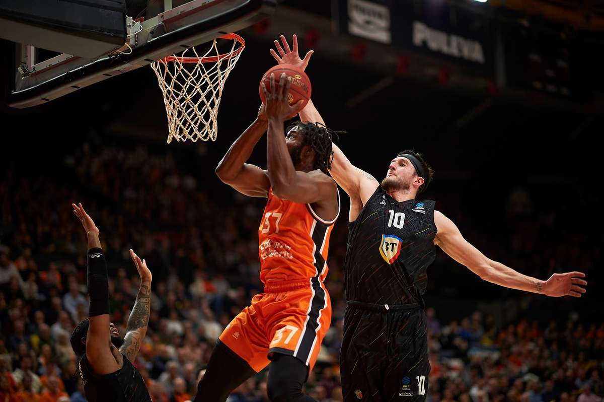 Final de drum in EuroCup UBT Cluj Napoca invinsa de Valencia Basket