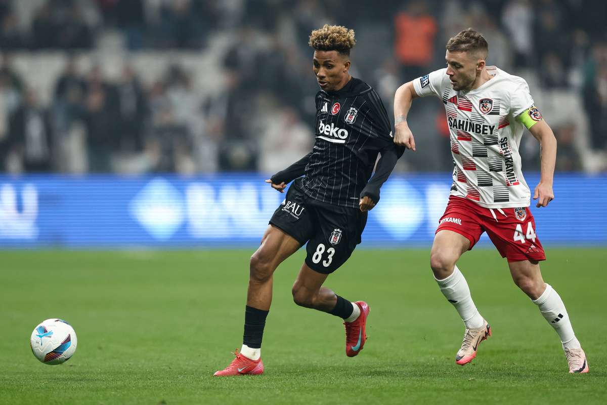 In inferioritate numerica Gaziantep invinge Besiktas Pasa decisiva a capitanului