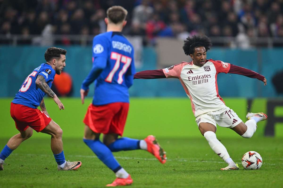LIVE 22 00 Lyon FCSB Debuturi si un 11 surprinzator pentru bucuresteni