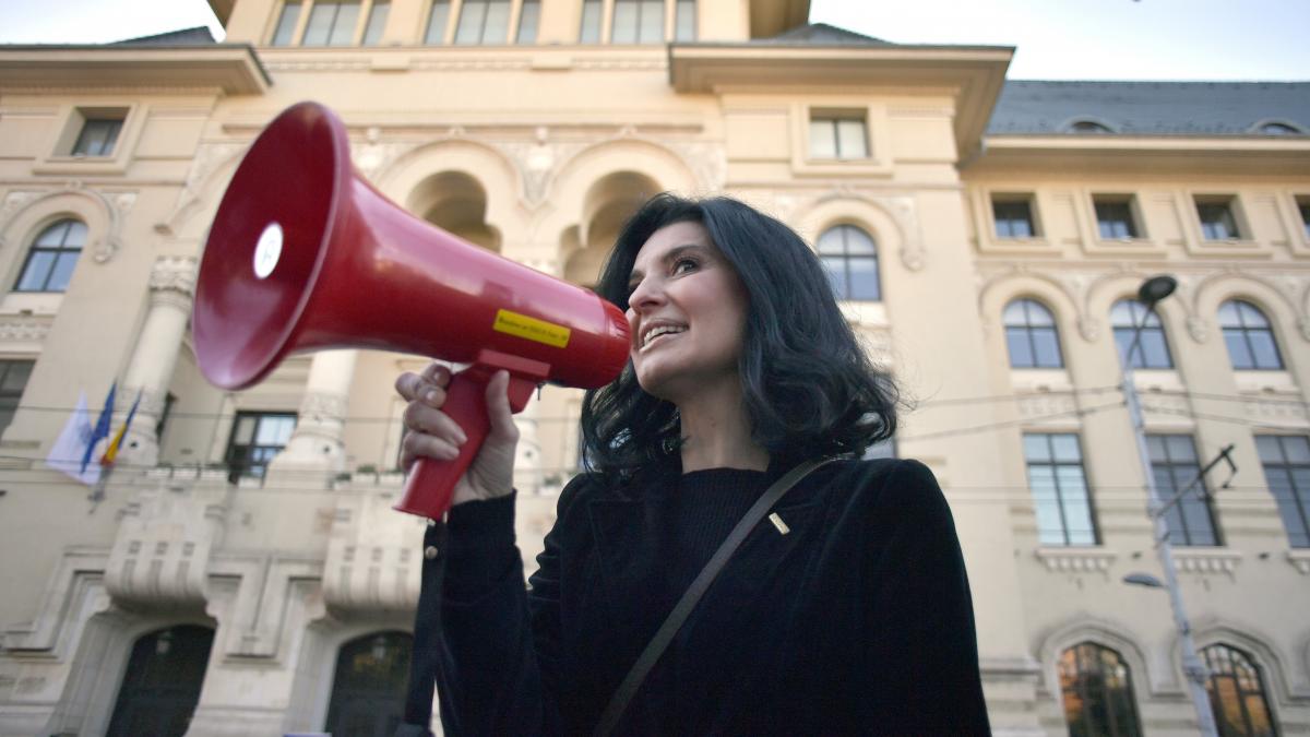 Lavinia Sandru Favoritii din birouri zdrobiti de votul real