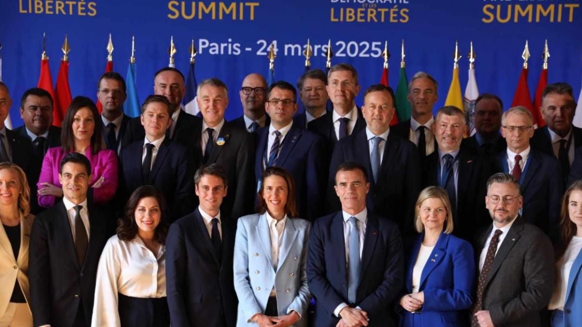 Liderii liberali europeni s au unit pentru democratie