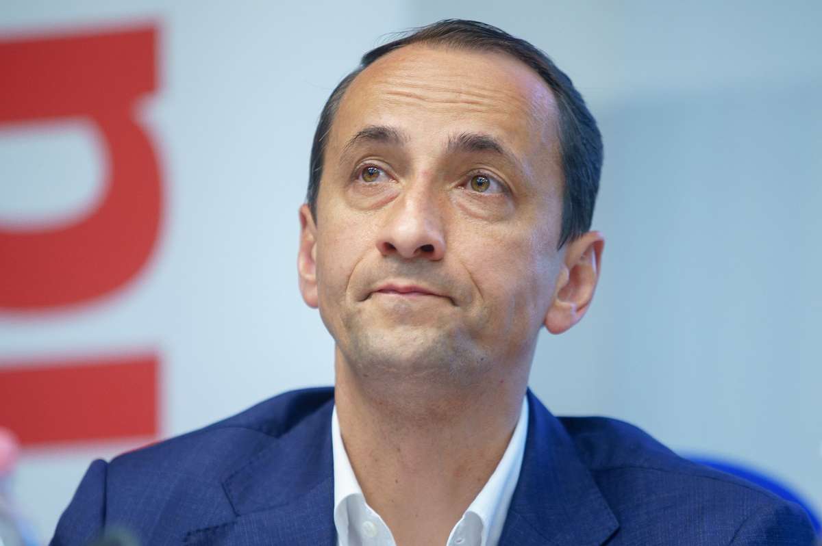 Mihai Covaliu saluta conducerea CIO de catre o femeie