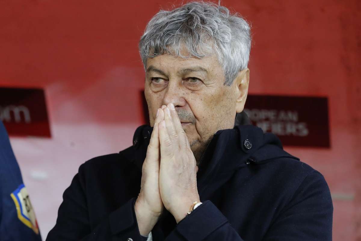 Mircea Lucescu a identificat vinovatii pentru esecul cu Bosnia Au profitat de neatentia noastra
