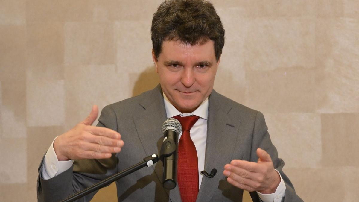 Nicusor Dan despre Piedone Nu faci spectacol cu afacerile altora