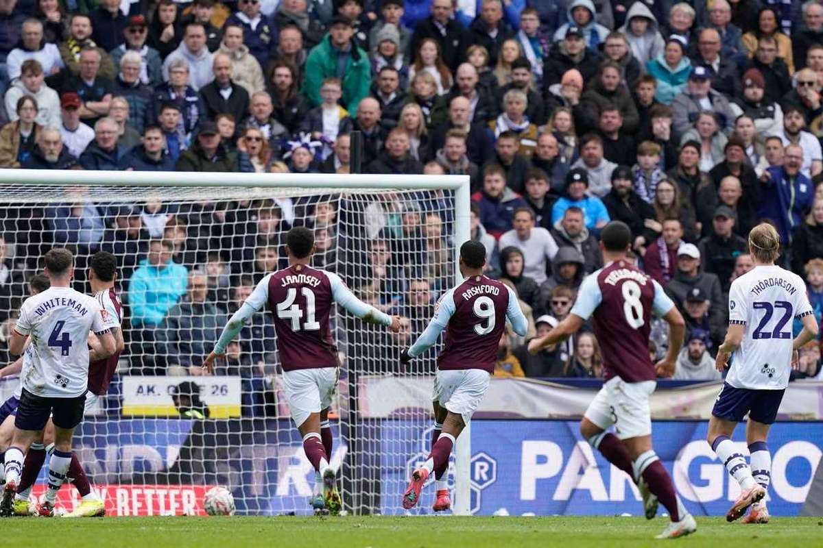Rashford marcheaza dublu si califica Aston Villa