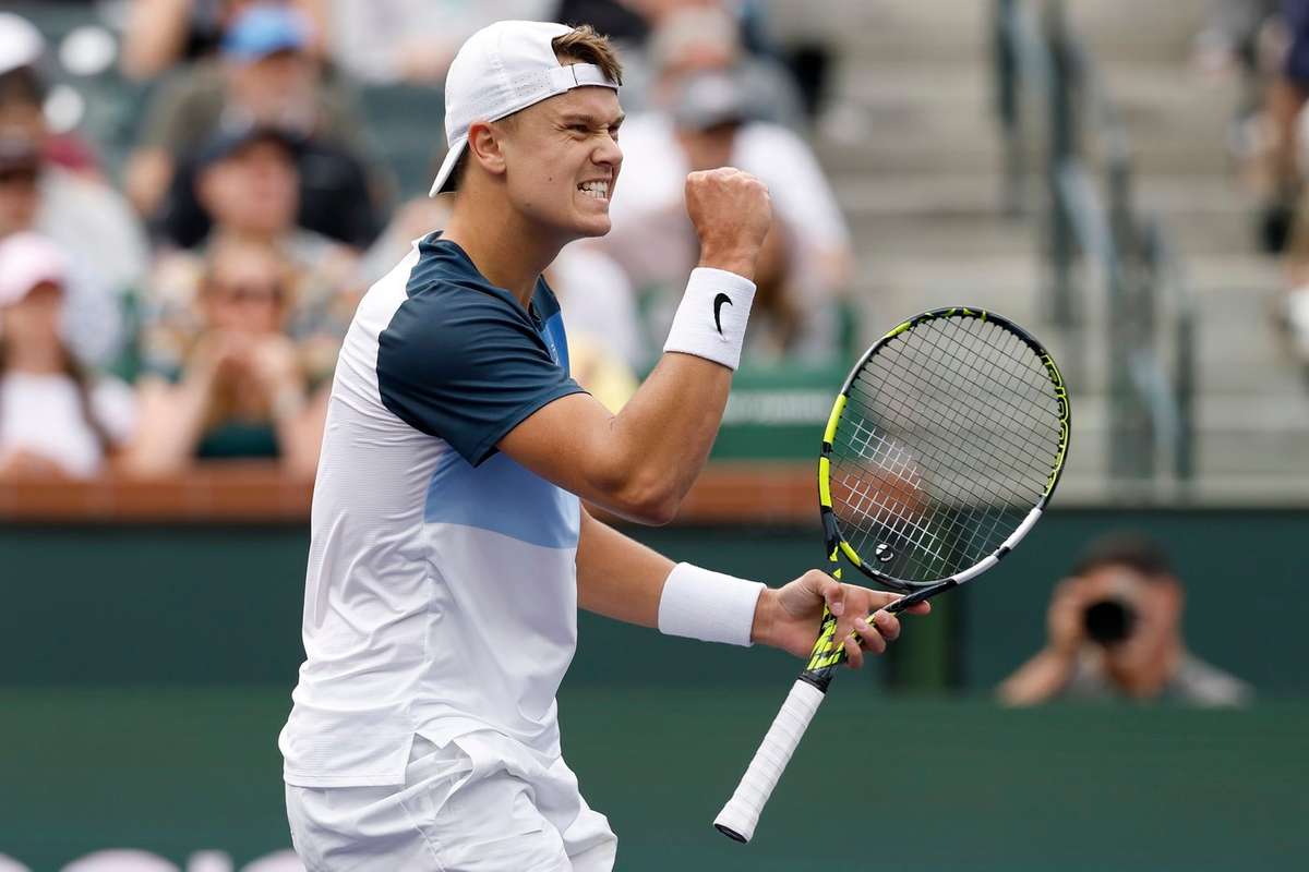 Rune la invins pe Tsitsipas in doua seturi
