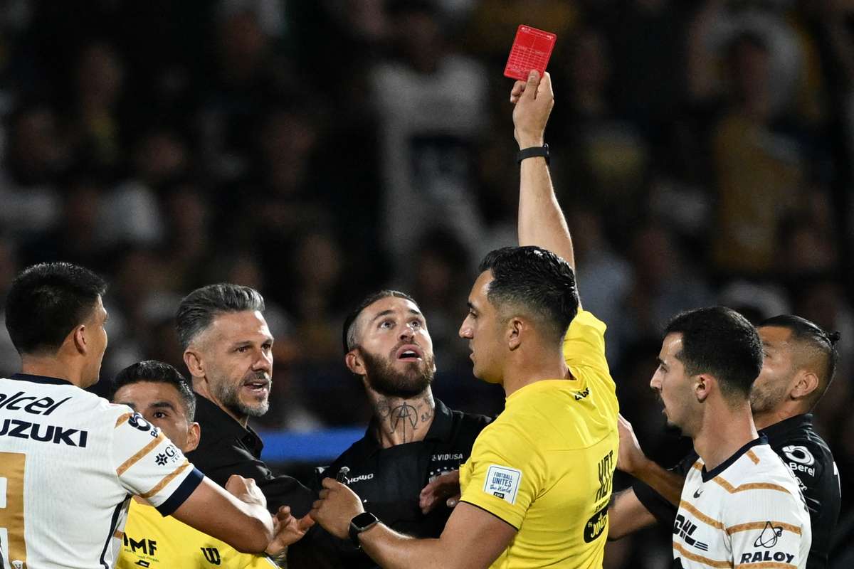 Sergio Ramos nu se schimba Fostul fundas al lui Real Madrid primeste primul cartonas rosu in