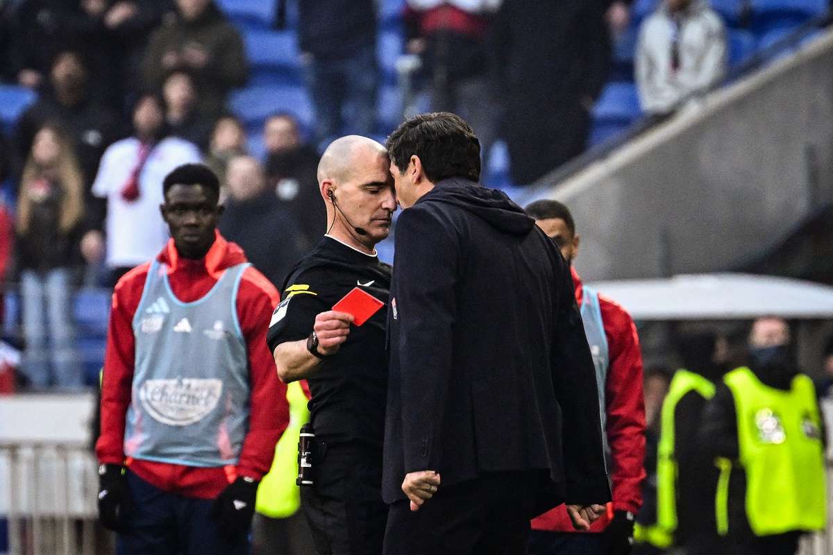 Tensiuni la Lyon inaintea meciului cu FCSB Antrenorul Paulo Fonseca aproape de confruntare cu arbitrul
