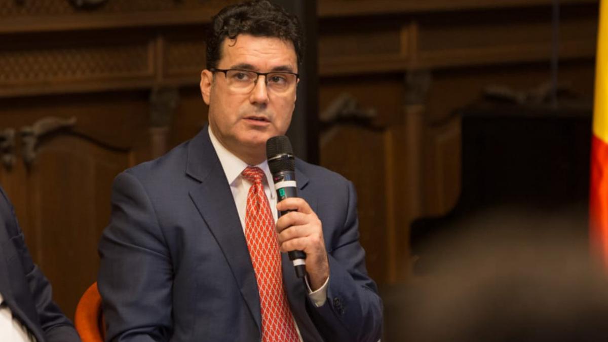 Un candidat nu poate strange 200000 de semnaturi legal in 3 zile spune rectorul SNSPA Remus Pricopie