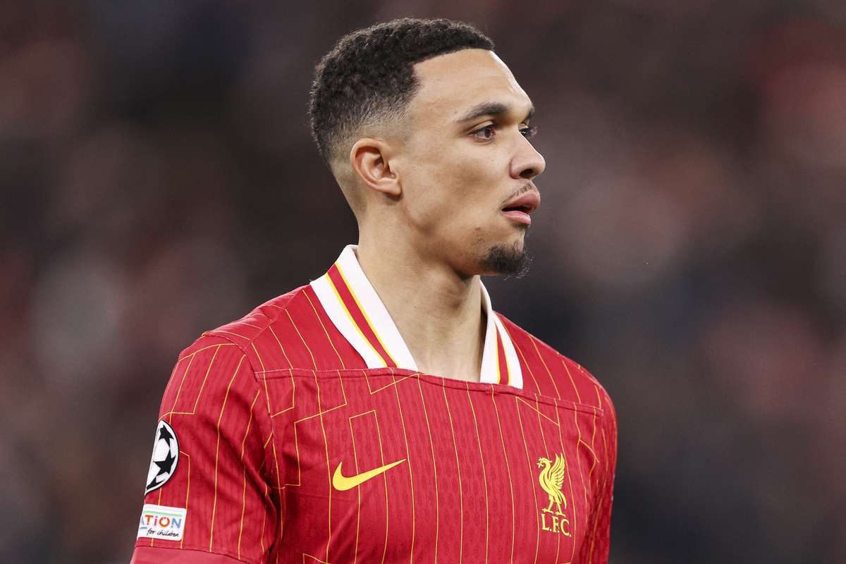 Alexander Arnold nu influenteaza transferurile lui Salah si Van Dijk