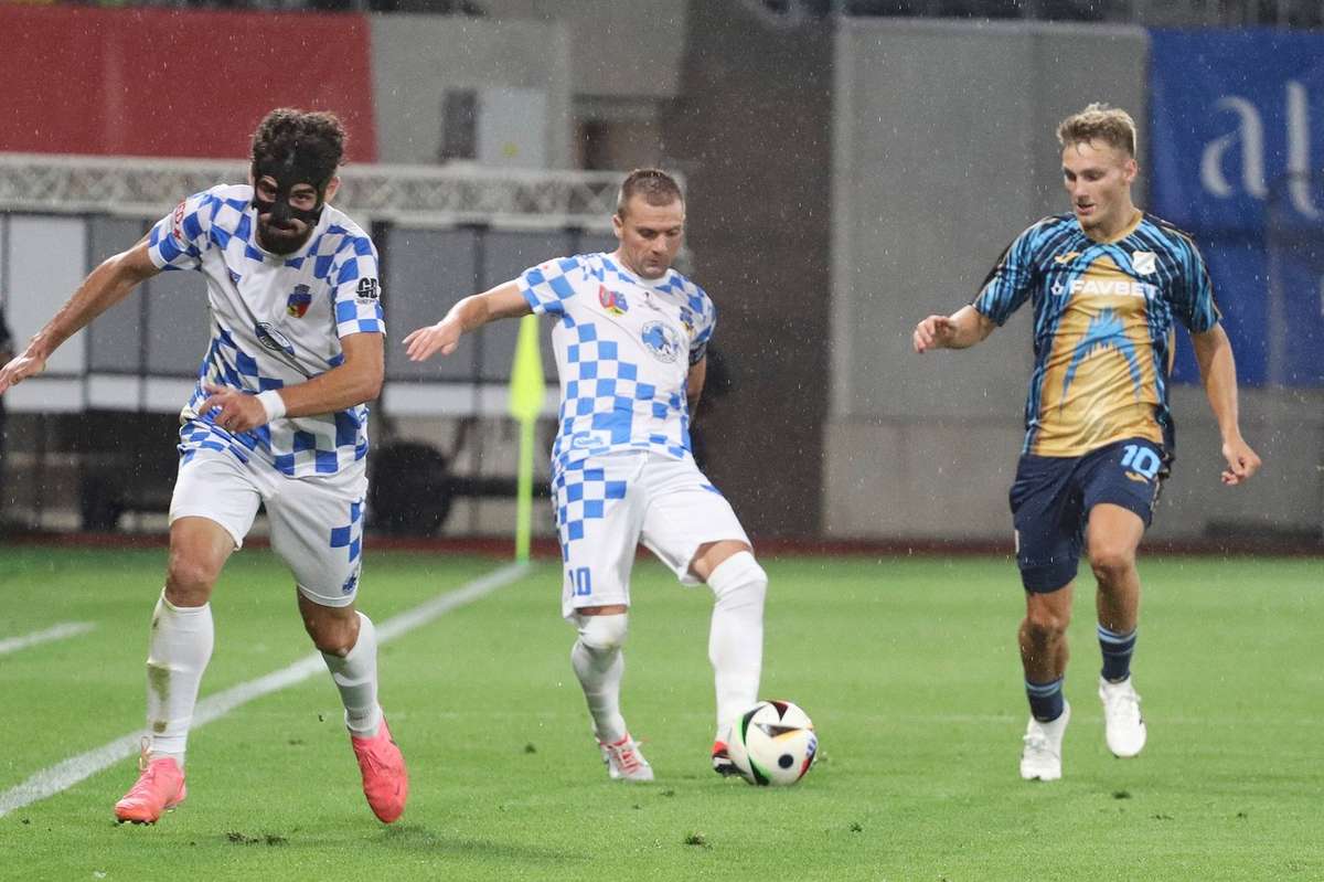 Corvinul invinge Craiova si urca pe primul loc