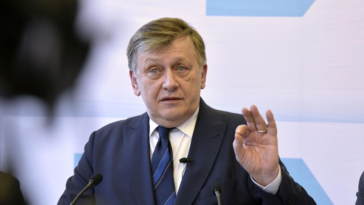 Crin Antonescu USL sa rupt din cauza preferintei lui Ponta pentru o combinatie oculta in complicitate cu Traian Basescu