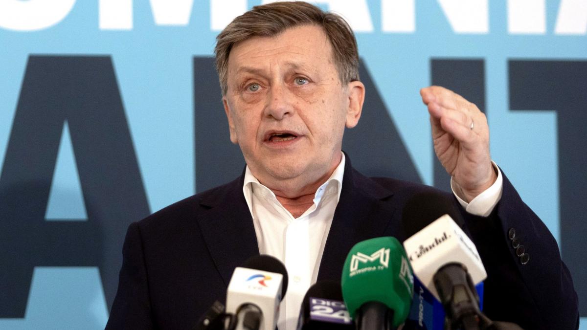 Crin Antonescu s a intalnit cu patru primari de sector si ministrul Sebastian Burduja pentru discutii despre programul prezidential