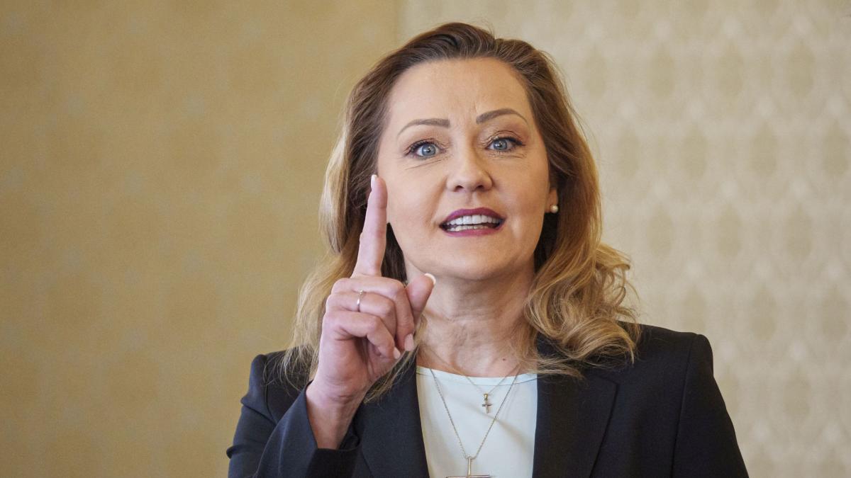 Elena Lasconi mesaj pentru contestatarii sai din USR De ce sa mi fac alt partid Sa plece ei sa si faca altul cu Nicusor