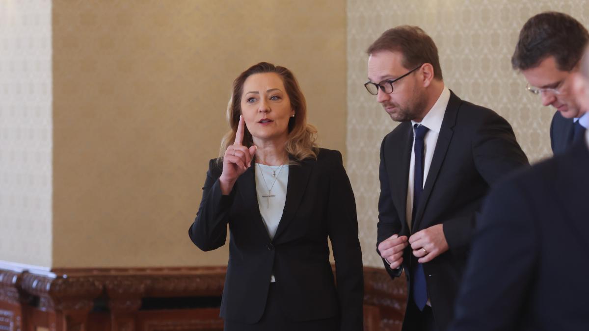 Inregistrarile din sedinta cutitelor lungi la USR Avem sondaje de 4 Trimitem oamenii in orb Lasconi Inchideti microfoanele