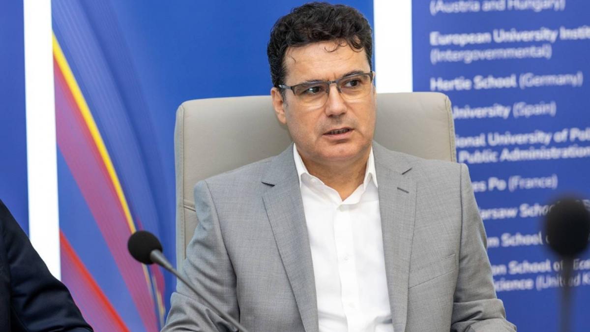 Remus Pricopie Simion poate castiga in turul doi Pro europenii trebuie sa discute cum sa l excluda pe Simion