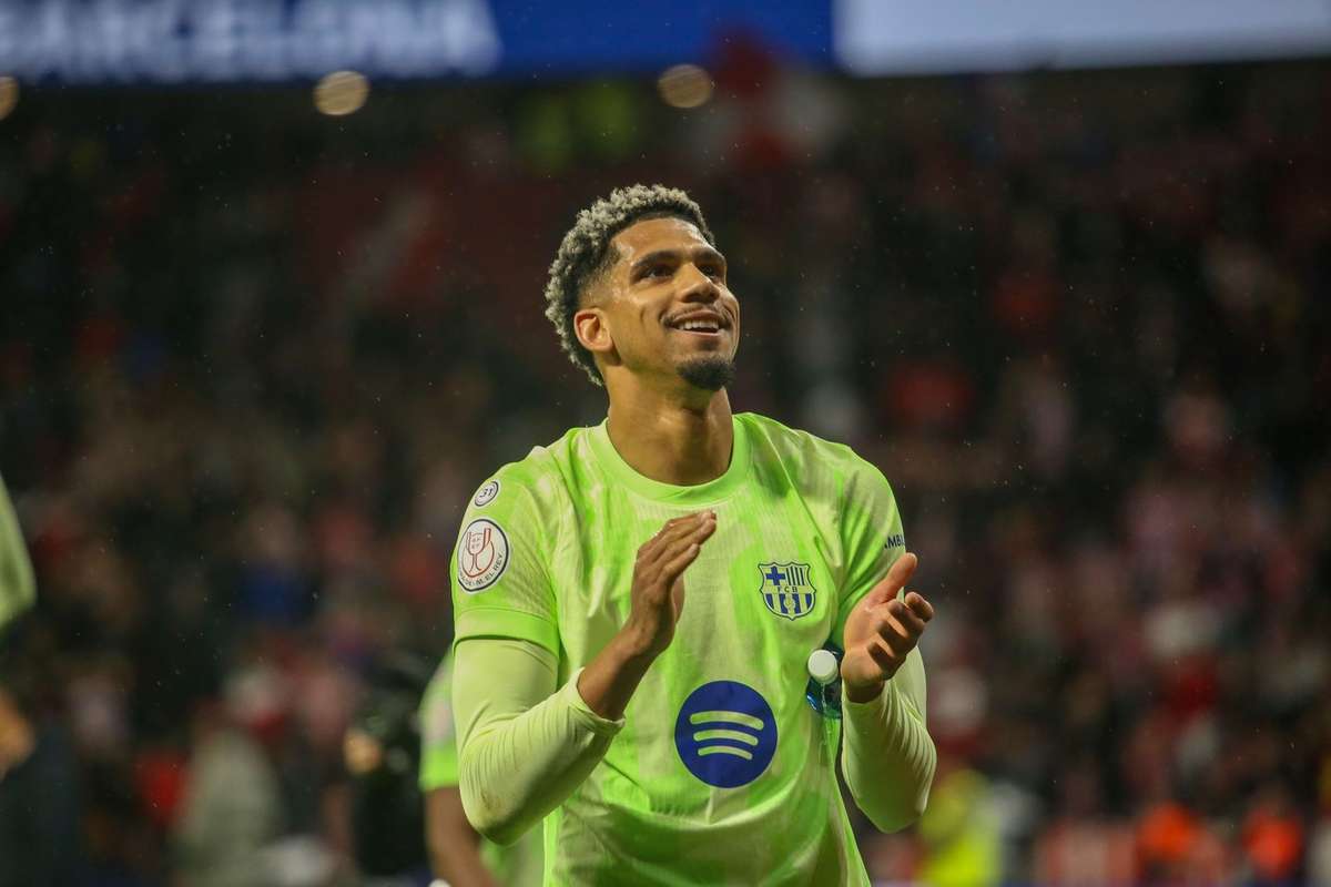 Schimb de superstaruri intre Barcelona si Liverpool Ronald Araujo si Luis Diaz in prim plan