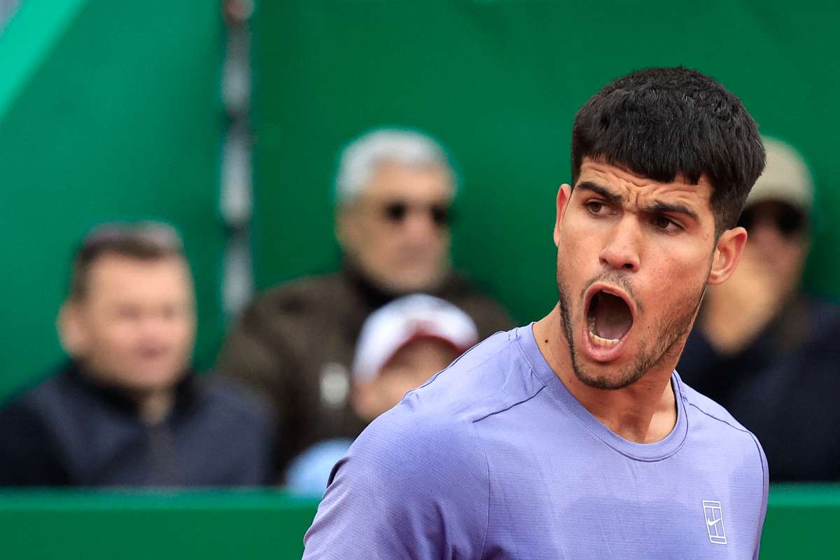 Urmare tenis Carlos Alcaraz pierde un set dar se califica Djokovic debuteaza