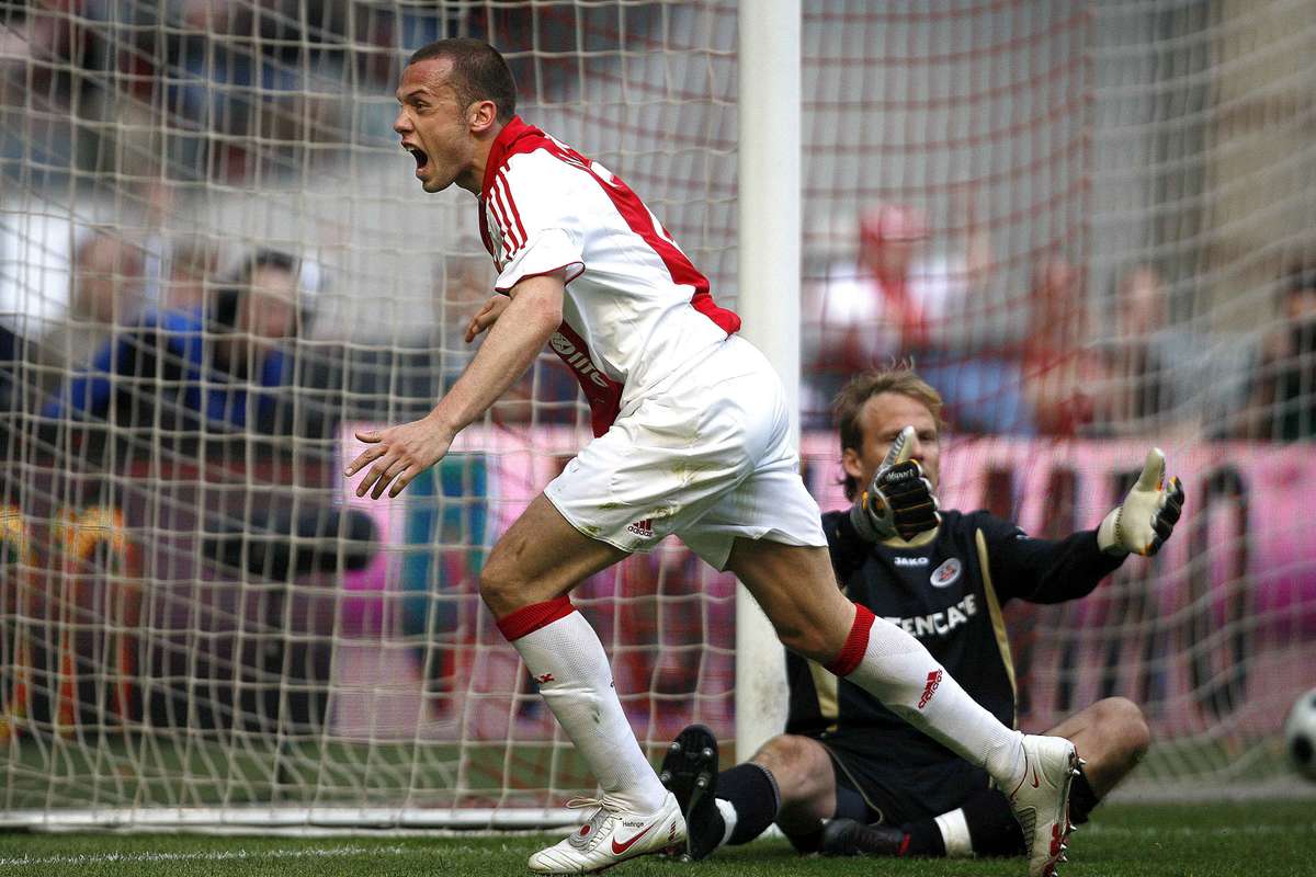 Ajax si a gasit antrenor Un fost fundas preia banca tehnica
