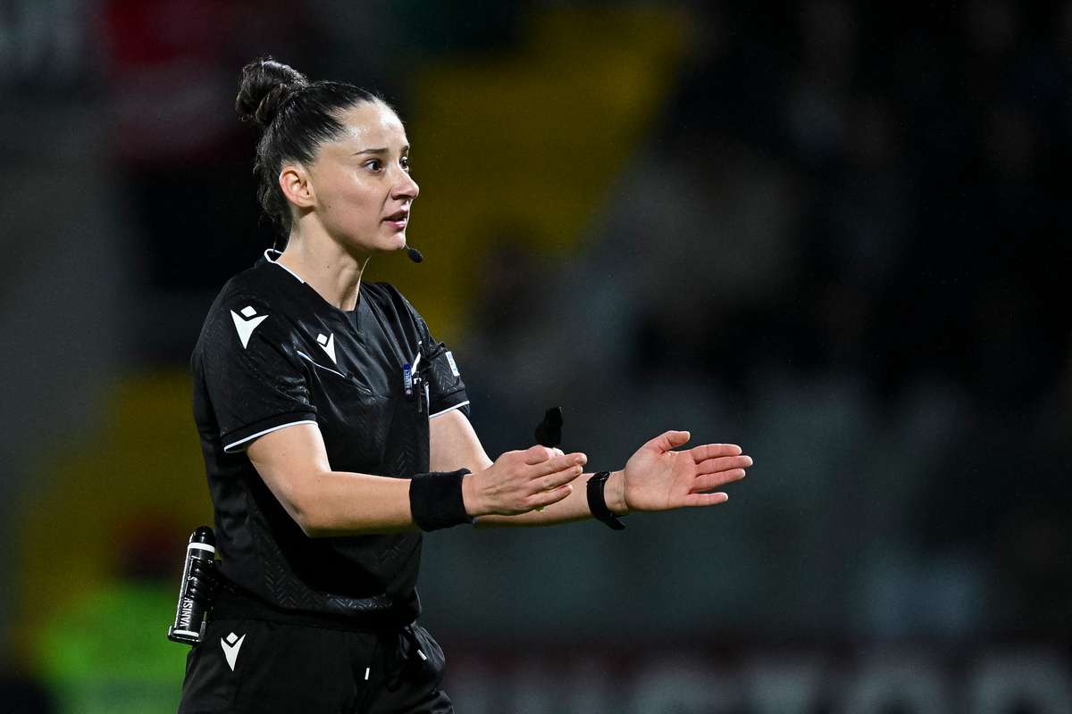 Doua arbitre roman ce la meciuri importante in Liga Natiunilor