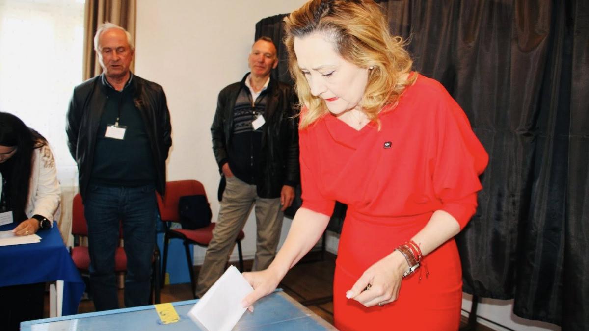 Elena Lasconi Am votat cu speranta pentru direcia europeana a Romaniei
