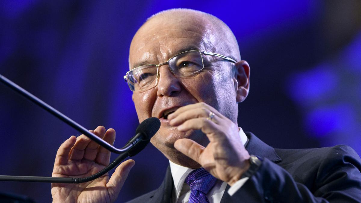 Emil Boc le atrage atentia clujenilor Grija la alegeri