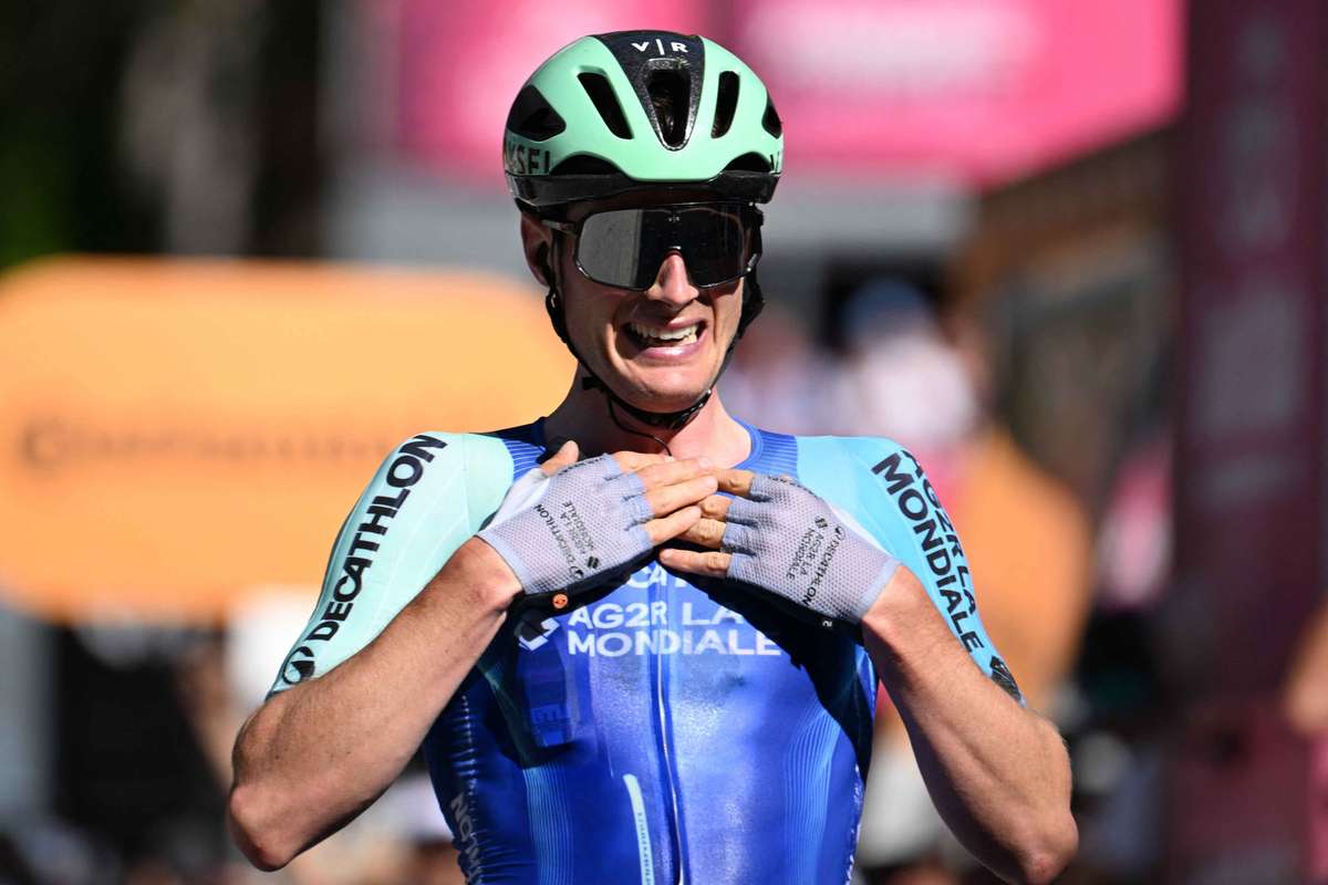 Nicolas Prodhomme castiga etapa regala la Giro
