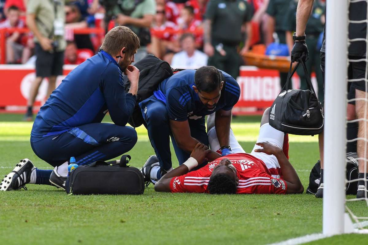 Probleme pentru jucatorul lui Nottingham Forest Taiwo Awoniyi in coma indusa dupa operatia la abdomen