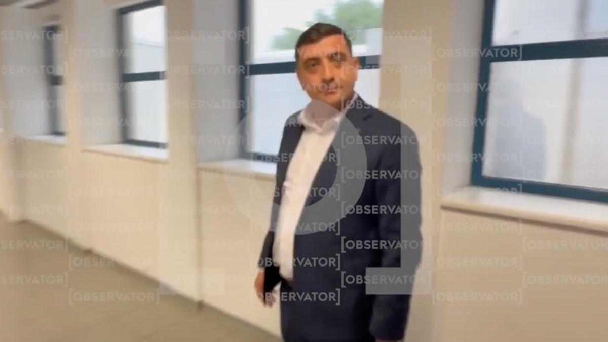 Simion s a ntors in tara O doamna l a intrebat in aeroport despre dezbateri Succes votati l pe Nicusor Faceti ce stiti