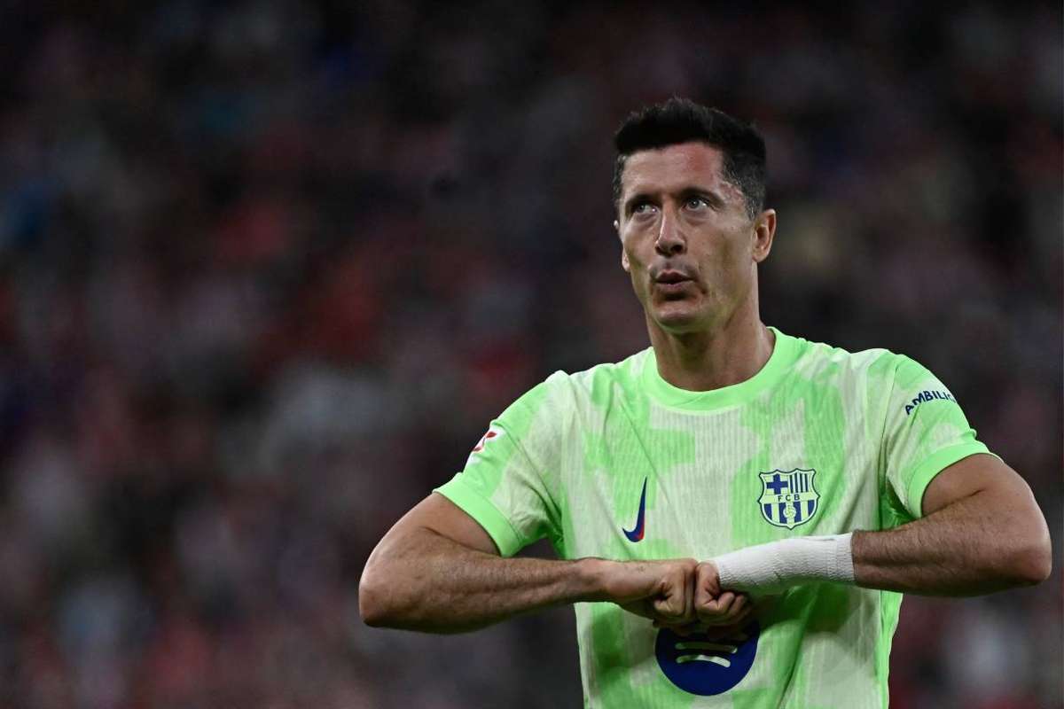 Unic in fotbal Lewandowski performanta incredibila cu trei cluburi