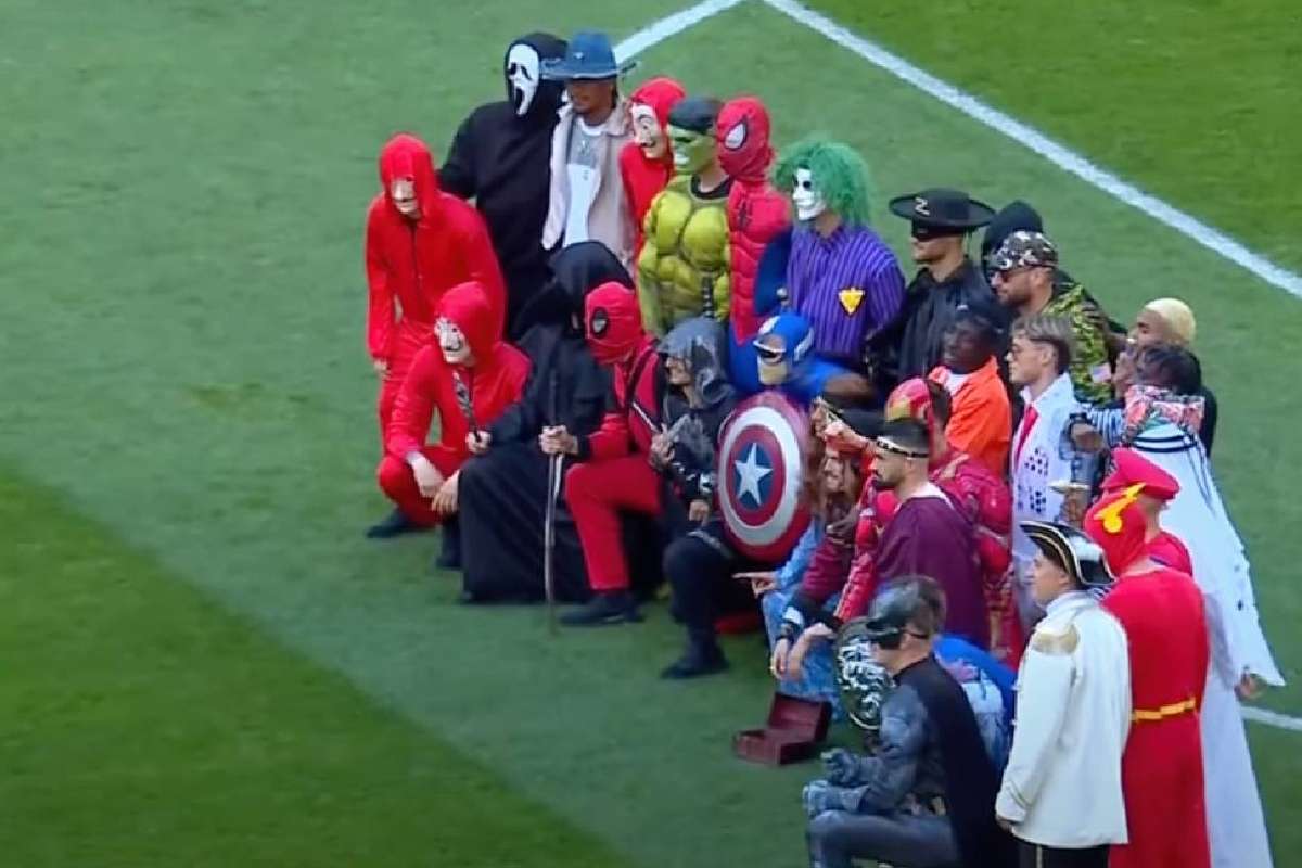 VIDEO FCSB sarbatoreste titlul Jucatorii au venit costumati